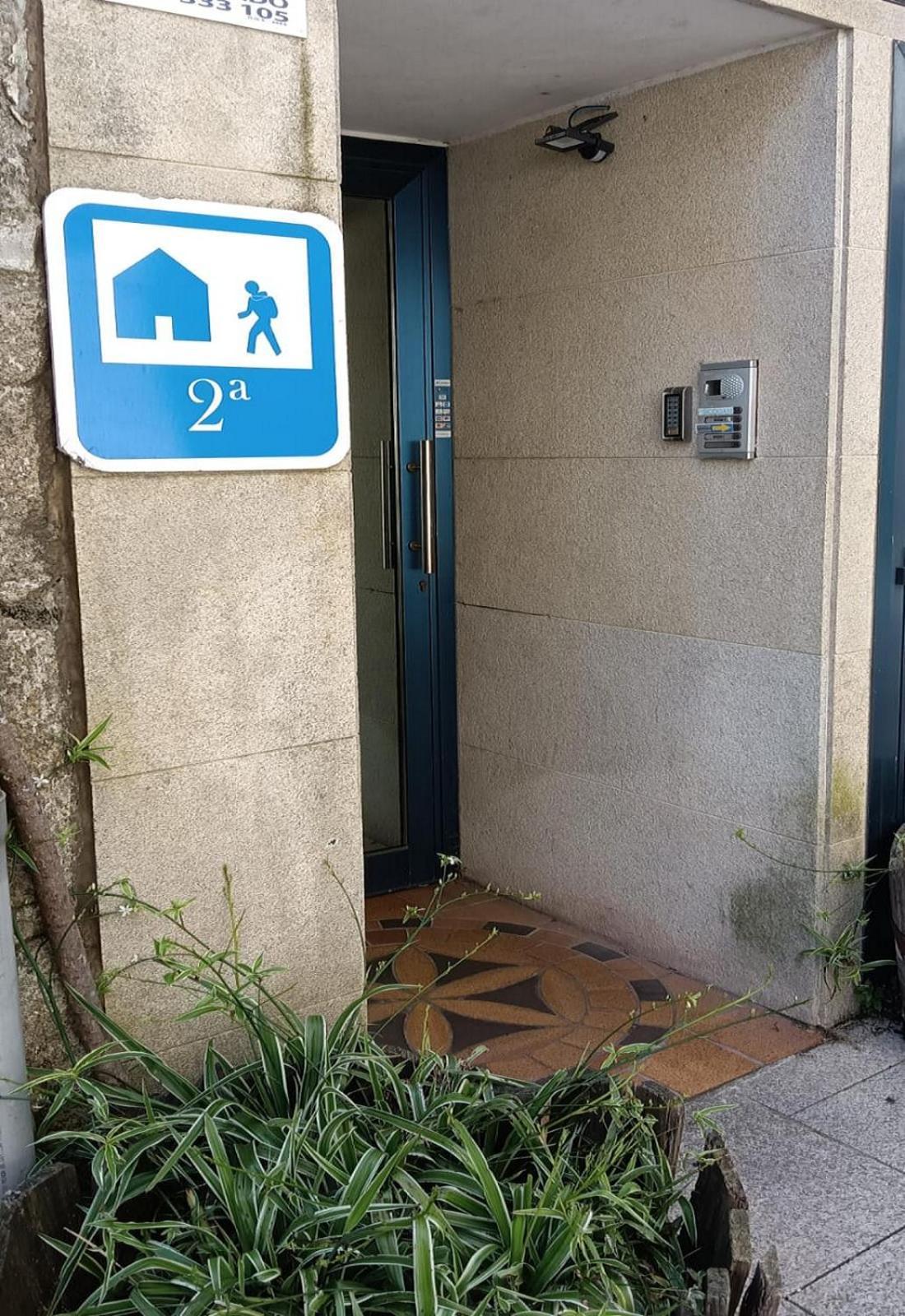 Albergue -Wifi- O Apartamento -No Wifi- Camino Santiago Porrino - En Pleno Centro - City Centre Eksteriør bilde